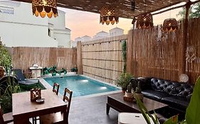 Western Townhouse With Swimming Pool